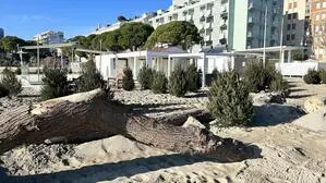 Die beliebte Strandbar Numero Uno in Grado wird weihnachtlich geschmückt.