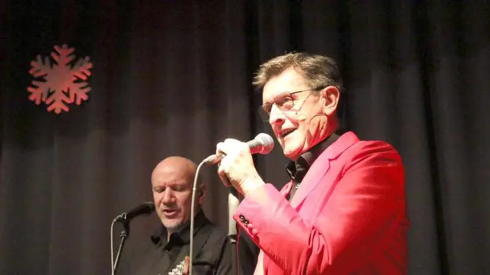 Um es gleich vorwegzunehmen: Auch am Freitag sorgte das Herzogstädter-Multitalent Seppi Rukavina im „Fuchspalast“ für große Begeisterung, widmete sich der bekannte Entertainer auch heuer wieder der Weihnachtszeit. 