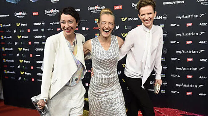 Schauspielerin Ursula Strauss, ORF TV-Direktorin Kathrin Zechner und Schauspielerin Adina Vetter am Roten Teppich 