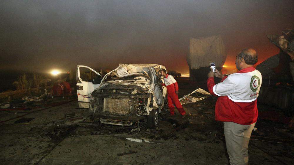 Ein Anschlag mit einer Autobombe nahe des irakischen Hillah im November 