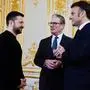 TOPSHOT - Ukraine's President Volodymyr Zelensky, France's President Emmanuel Macron and Britain's Prime Minister Keir Starmer speak during a trilateral meeting on the sidelines of a summit for "coalition of the willing" at the Elysee Palace, on March 27, 2025. French President Emmanuel Macron on March 27, 2025 is to host European leaders including President Volodymyr Zelensky for a summit aimed at boosting Ukrainian security ahead of any potential ceasefire with Russia. (Photo by Ludovic MARIN / POOL / AFP)
