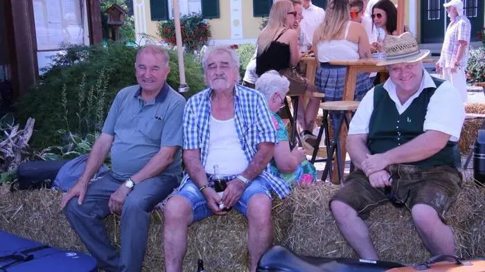 Tausende Gäste waren am 15. August, dem „Maria Himmelfahrtstag“ in das 700-Seelen-Dorf Stiwoll (Bezirk Graz Umgebung) gekommen, um das 32. Stiwoller Dorffest zu besuchen und auch die Eröffnung von „Folklore Global 2024 – Europa tanzt“ zu erleben.
