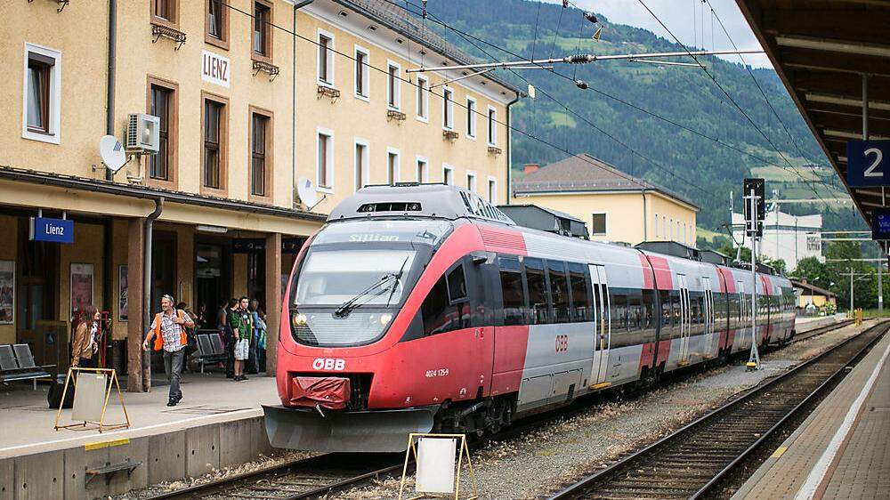 Der Direktzug Lienz-Innsbruck wurde 2013 von der schwarz-grünen Regierung abgeschafft 