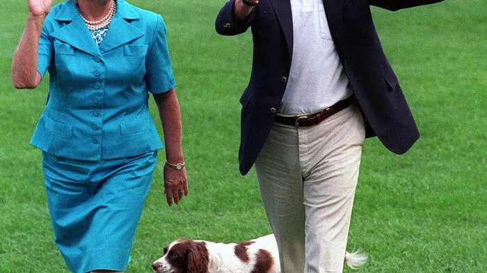 Der frühere US-Präsident George H. W. Bush ist im Alter von 94 Jahren gestorben. Dies teilte ein Sprecher der Familie in der Nacht auf Samstag via Twitter mit.