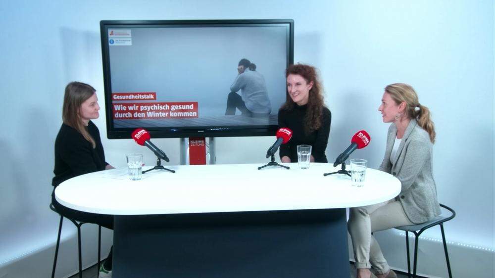 Die Expertinnen Theresa Lahousen-Luxenberger (Mitte) und Julia Paller (rechts) im Gespräch mit Gesundheitsredakteurin Martina Marx