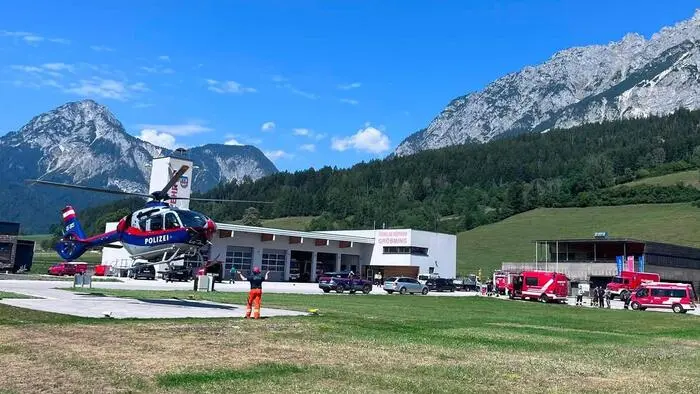 Neben vier Feuerwehren war auch ein Polizeihubschrauber im Einsatz