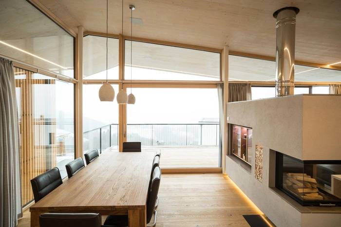 Lichtdurchflutet sollte das Haus sein, deshalb gibt's die Glasfront Richtung Süden.