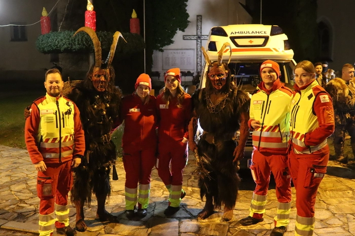 Die fleißigen Rettungskräfte der Rotkreuzdienststelle Völkermarkt standen an diesem Abend lobenswerterweise für den Einsatz bereit.