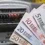  Gaszaehler und Geldscheine - Energiekosten steigen weiter, Deutschland gas meter and banknotes - enery costs rise further, Germany BLWS660823 *** Gas meter and banknotes enery costs rise further, Germany BLWS660823 Copyright: xblickwinkel/McPHOTO/B.xLeitnerx