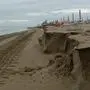 So sieht der Strand von Jesolo nach dem Unwetter aus. Es ist eine Stufe vonrund 60 Zentimetern entstanden