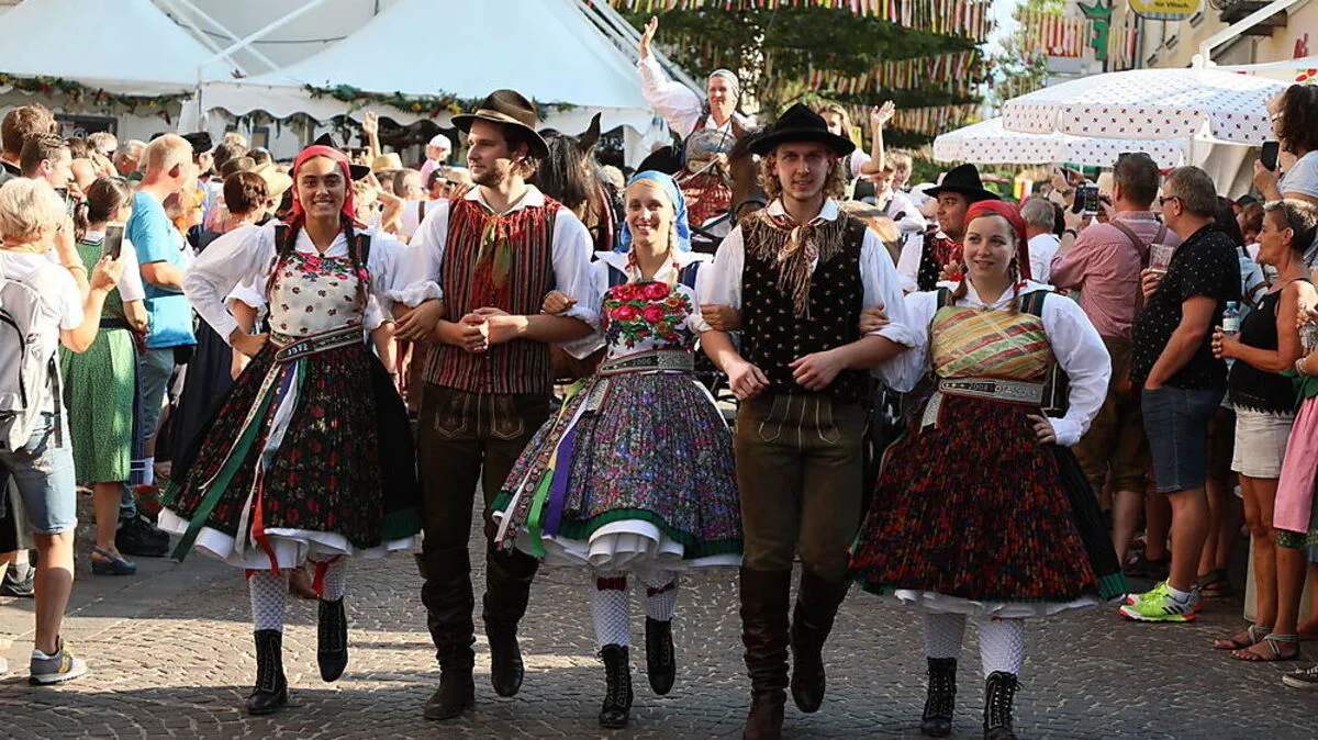 Der Trachtenfestzug bildet das große Finale der Brauchtumswoche