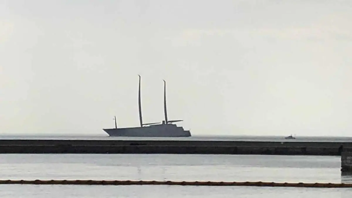 Die Segeljacht "A" ist als Teil der EU-Sanktionen gegen Putin-freundliche Reiche nach wie vor unter Verschluss