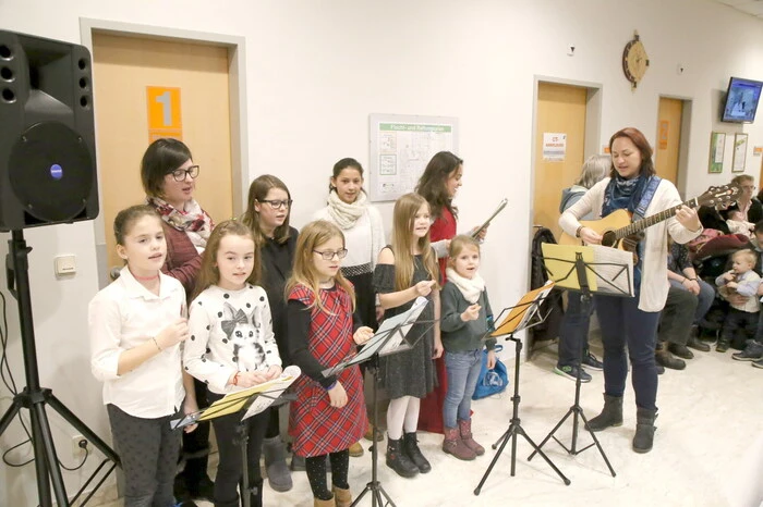 Übrigens: Die musikalische Umrahmung erfolgte durch den Kinder- und Jugendchor St. Theresia aus Klagenfurt.