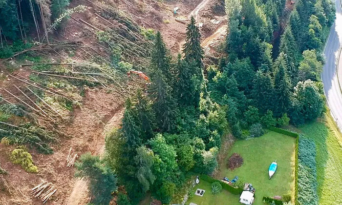 Dieses gerodete Grundstück in Millstatt ruft bei Anrainern und Bürgern Ärger hervor