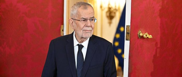 Bundespräsident Alexander Van der Bellen bei der Angelobung von Finanzminister Gunter Mayr 