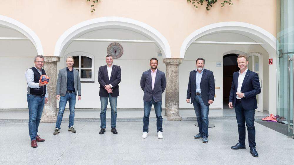 Bürgermeister Peter Koch, Karl-Heinz Weiland, Präsident Jörg Leichtfried, Trainer Dino Poje, Heinz Rumpold und Mario Abl