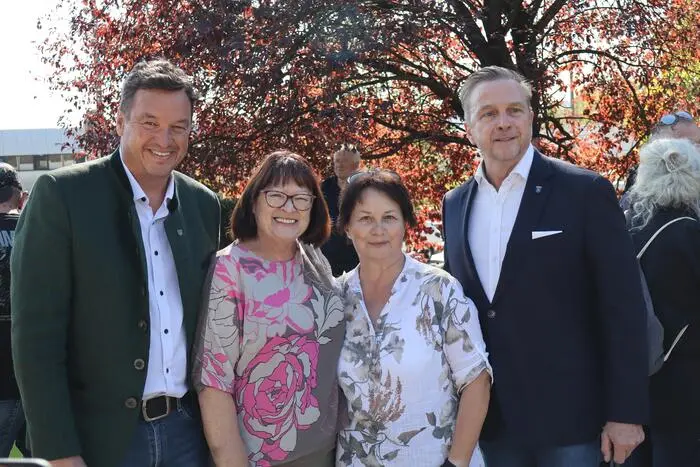 Unter den Ehrengästen: Bürgermeister Helmut Linhart (Köflach), Landtagsabgeordneter Bürgermeister Jochen Bocksruker (Bärnbach), Vizebürgermeisterin Monique Fitzko (Mooskirchen), Stadträtin Christine Hemmer (Voitsberg), Landesleiter Raphael Narrath und Landesvorstand Konrad Guggi.