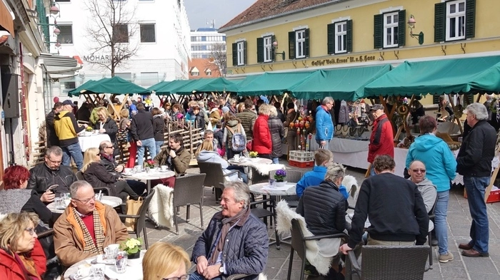 Bei herrlichem Frühlingswetter lockte der Weizer Ostermarkt wieder viele Besucher an.