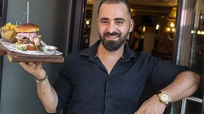 Omar Dabach eröffnet am Samstag seine "Burger Boutique" in St. Veit 