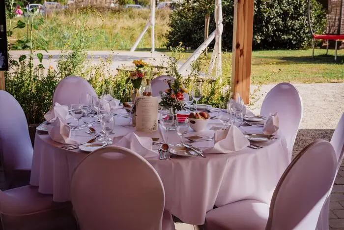 Die sommerliche Tafel im Garten