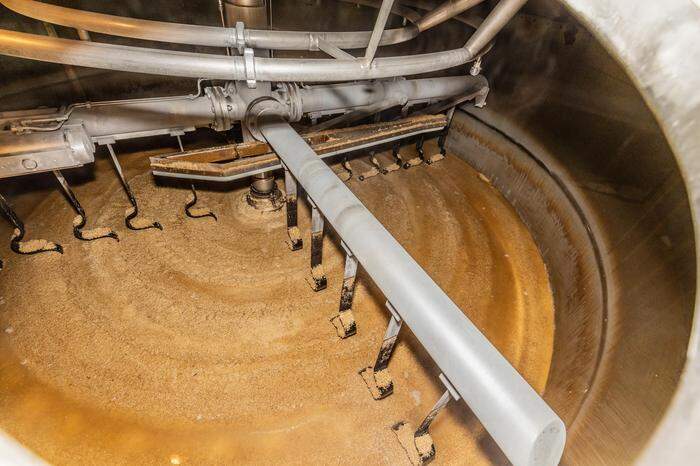 Slow Brewing stands for traditional brewing processes with the highest level of scientific knowledge in brewing and the latest production technologies.