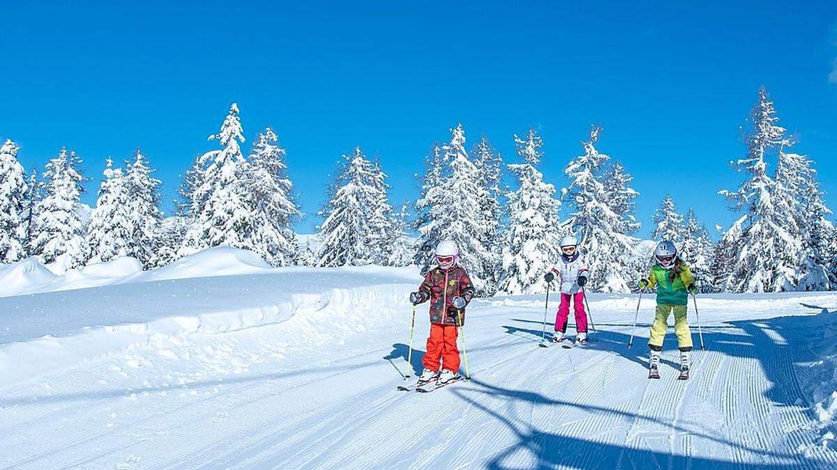 Auch auf der Hochrindl müssen sich Skifahrerinnen und Skifahrer noch gedulden