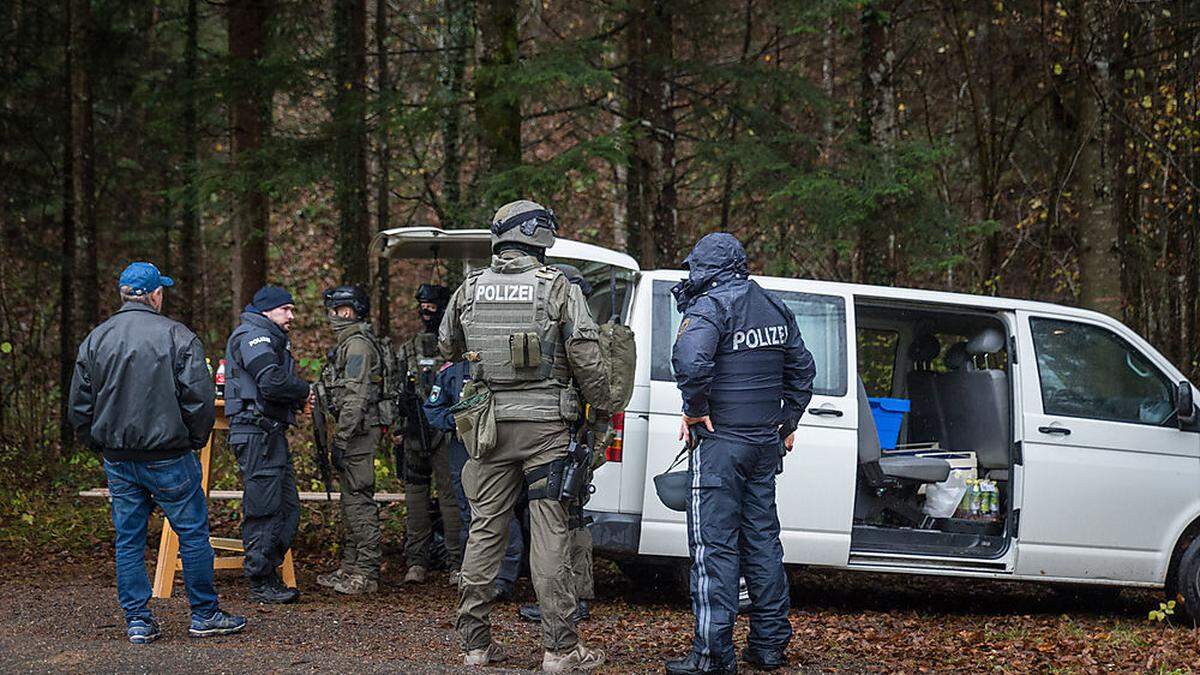 Wochenlang suchte die Polizei nach dem Todesschützen von Stiwoll  | Wochenlang suchte die Polizei nach dem Todesschützen von Stiwoll 