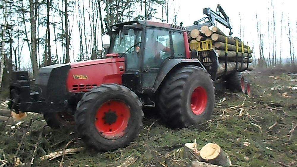 Zumindest 150.000 Euro ohne „Extras“ kosten Traktoren, die jetzt wieder aufgetaucht sind