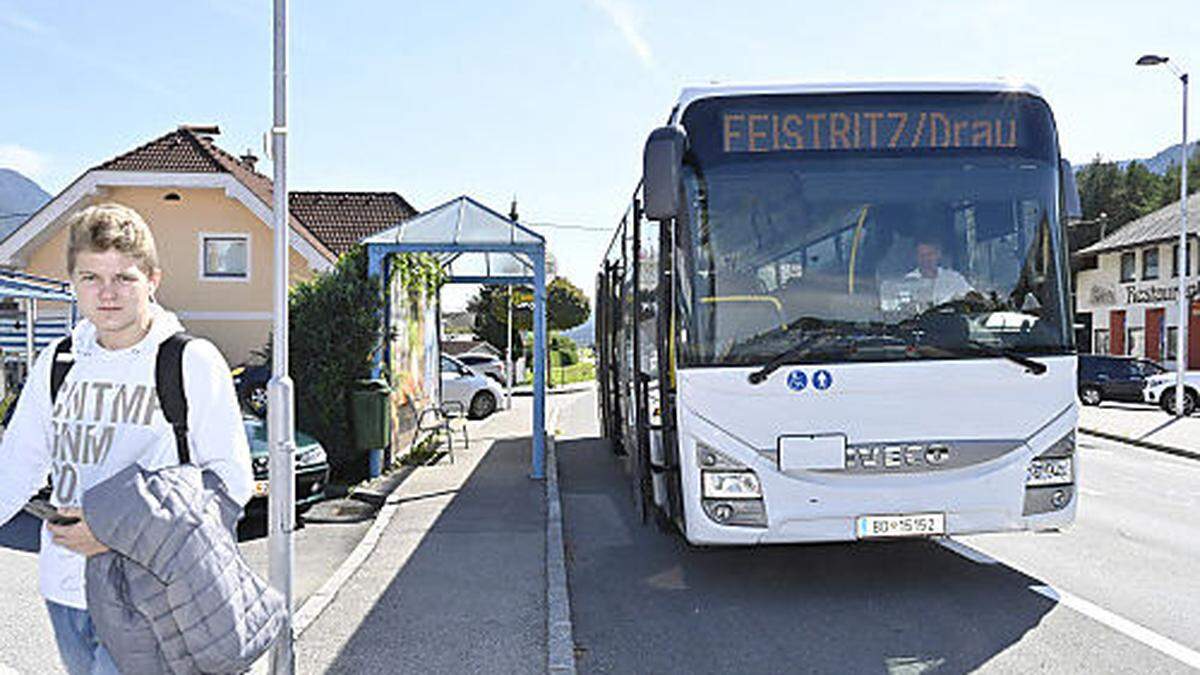 Pendler und Schüler kritisieren lange Warte- und Fahrzeiten sowie zu wenig Sitzplätze