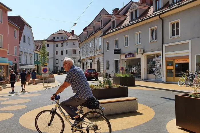 ...und so schaut sie jetzt im Juli 2021 aus: Viele gelbe Farbtupfer, vor allem aber ...