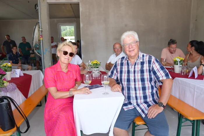 Kerstin und Georg Rüppel aus Nordhessen zieht es nach Oberkärnten. Sie verlegen ihren Wohnsitz nach Lendorf.  Mit dem Motorrad hatte Georg Rüppel einst die Schönheit Kärntens entdeckt und liebt die Struktur und das kulturelle Angebot des Kärntner Oberlandes.