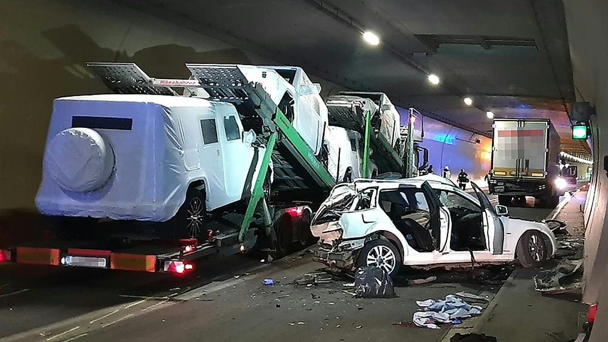 Zwei Menschen starben am Dienstag im Gleinalmtunnel Zwei Menschen starben am Dienstag im Gleinalmtunnel