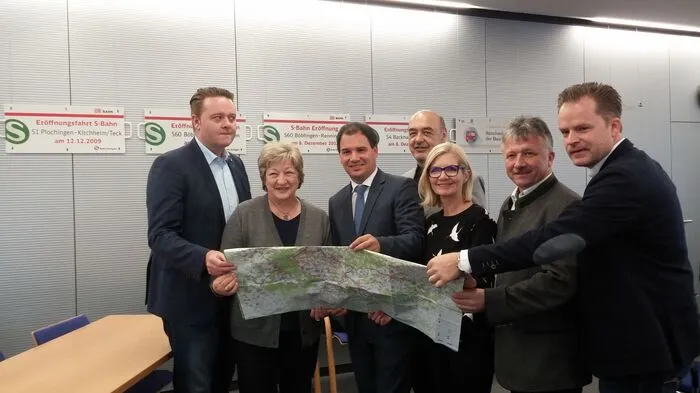 Rund 40 steirische regionale Abgeordnete schauten sich Best-Practice-Beispiele in der Region Stuttgart an. Mit dabei unter anderem Mario Lindner, Helga Kügerl, Michael Schickhofer, Manfred Wegscheider, Gabriele Kolar, Hubert Lang und Walter Rauch.