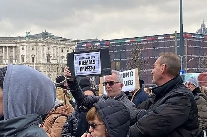 Leider wieder ohne Maske - in der Hofburg hatten alle ihre Masken auf, sogar der traditionelle Umtrunk hinter der Tapetentür musste entfallen
