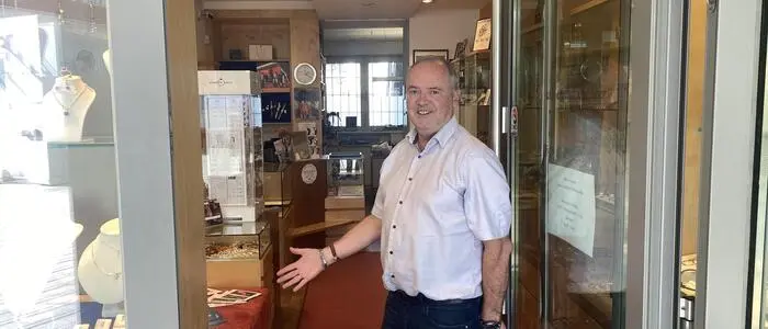 Helmut Feldgitscher ist noch bis Ende des Jahres im Geschäft am Hauptplatz anzutreffen