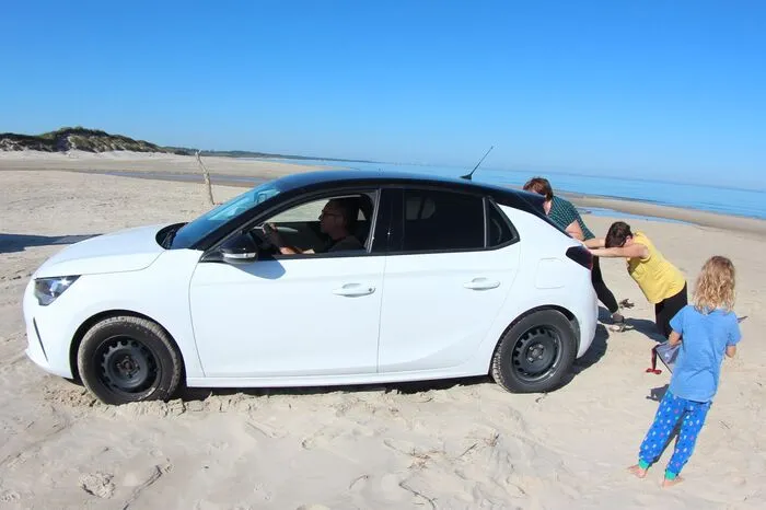 Im Sand festgefahren? Dieses kuriose Foto ist Walter Hochfellner aus Grosslobming gelungen. 