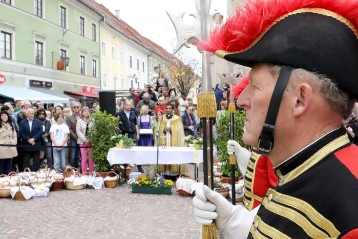 Übrigens: Ein Video von den Osterfeierlichkeiten in St. Veit gibt es auf Facebook Kleine Zeitung St. Veit/Feldkirchen zu sehen. Klicken Sie sich durch die Fotogalerie!               