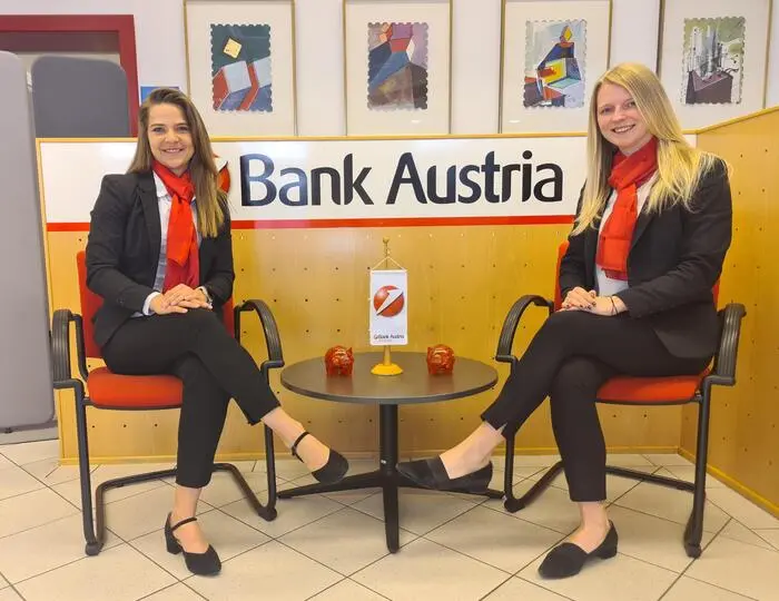 Filialleiterin Sandra Tengg mit ihrer Stellvertreterin Nadine Bainschab (von links)