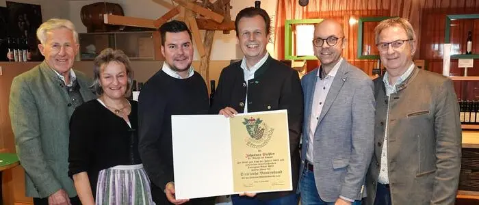 Johannes Pichler (3.v.l.) wurde für seinen Sauvignon ausgezeichnet