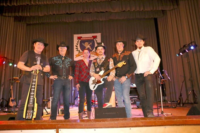 Für fetzige Klänge sorgte die Westernband „Still-Country“, die extra aus Vöcklabruck (Oberösterreich) „eingeflogen“ wurde. 
