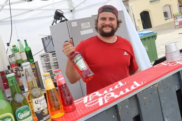 Geöffnet hat der Markt Freitag von 12 bis 22 Uhr, Samstag von 11 bis 22 Uhr und Sonntag von 11 bis 18 Uhr. Der Eintritt ist frei. 