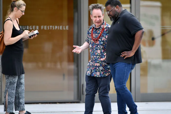 Regisseur Peter Sellars und Sänger Russell Thomas (Idomeneo). 