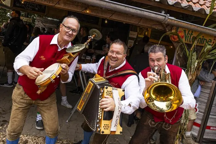 Die „Volksmusik Klagenfurt“ eröffnet die „Alternative Wiesn“
