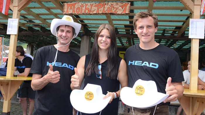 Matthias Mayer mit Nadine Fest und Fanclub-Obmann Heimo Mayer.