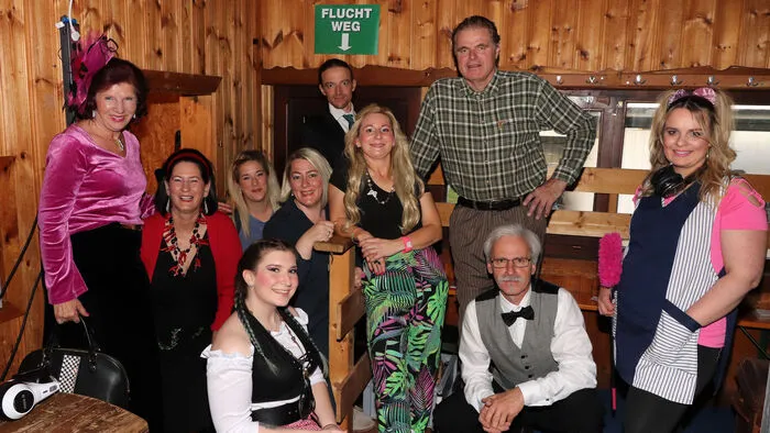 Es spielten mit: Eveline Bretis, Felix Bretis, Jacqueline Felsberger, Martina Flaschberger, Erika Kofler, Ingrid Lukas, Simon Nickles, Adam Tamegger und Barbara Tamegger.