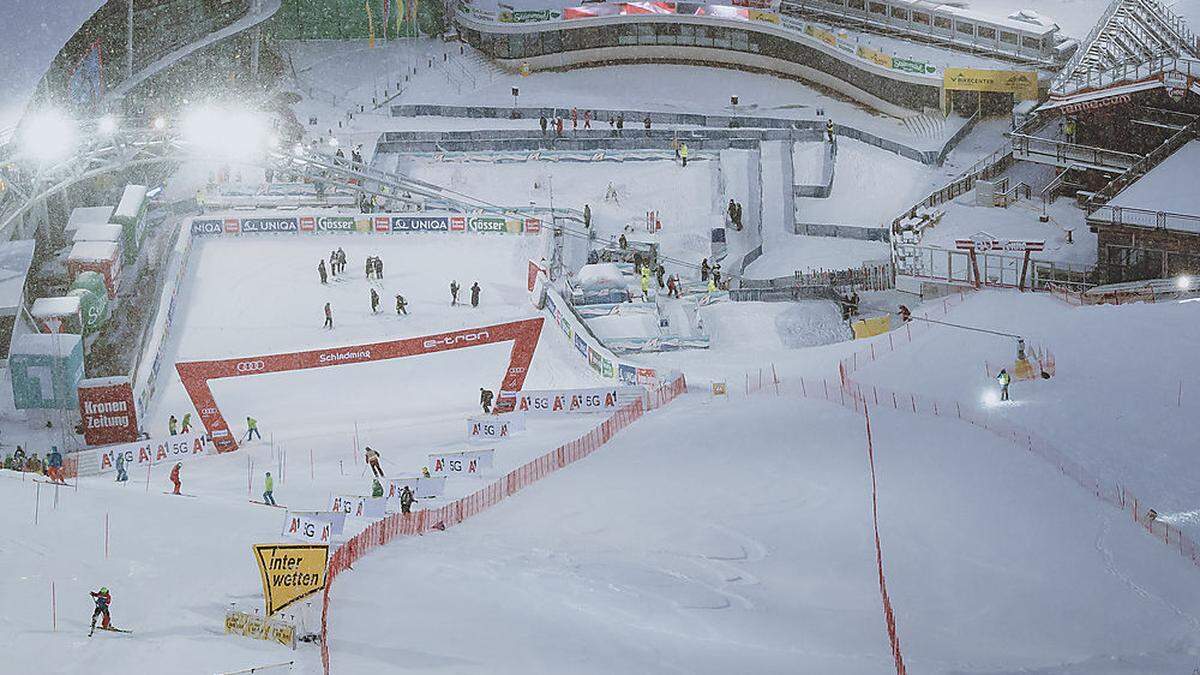 Wo im Normalfall der Bär steppt, tanzten gestern nur die Schneeflocken