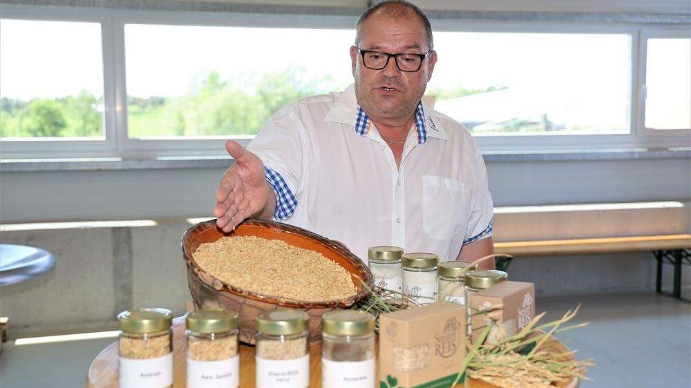 Franz Fuchs stellt sein Reisangebot und die neue Verarbeitungshalle vor