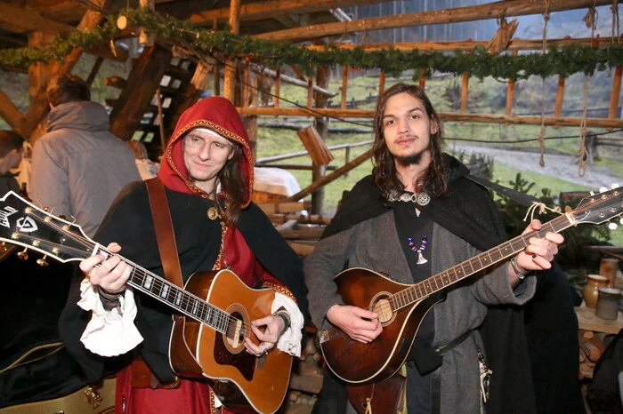 Zu den absoluten Höhepunkten des Zweitagesfestes zählt unter anderem der Auftritt des Mittelalter-Duos „Quoth the Raven“ (Foto), das extra aus der Bundeshauptstadt  „eingeflogen“ wurde. 