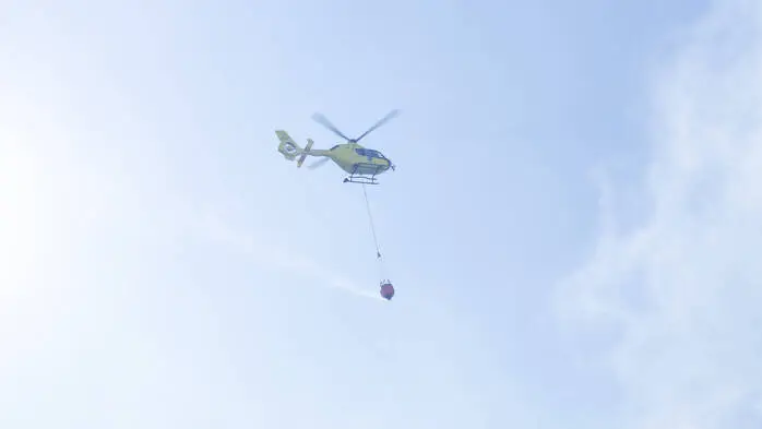 Mehrere Hubschrauber standen bei den Waldbränden in Italien im Einsatz (Archivfoto)
