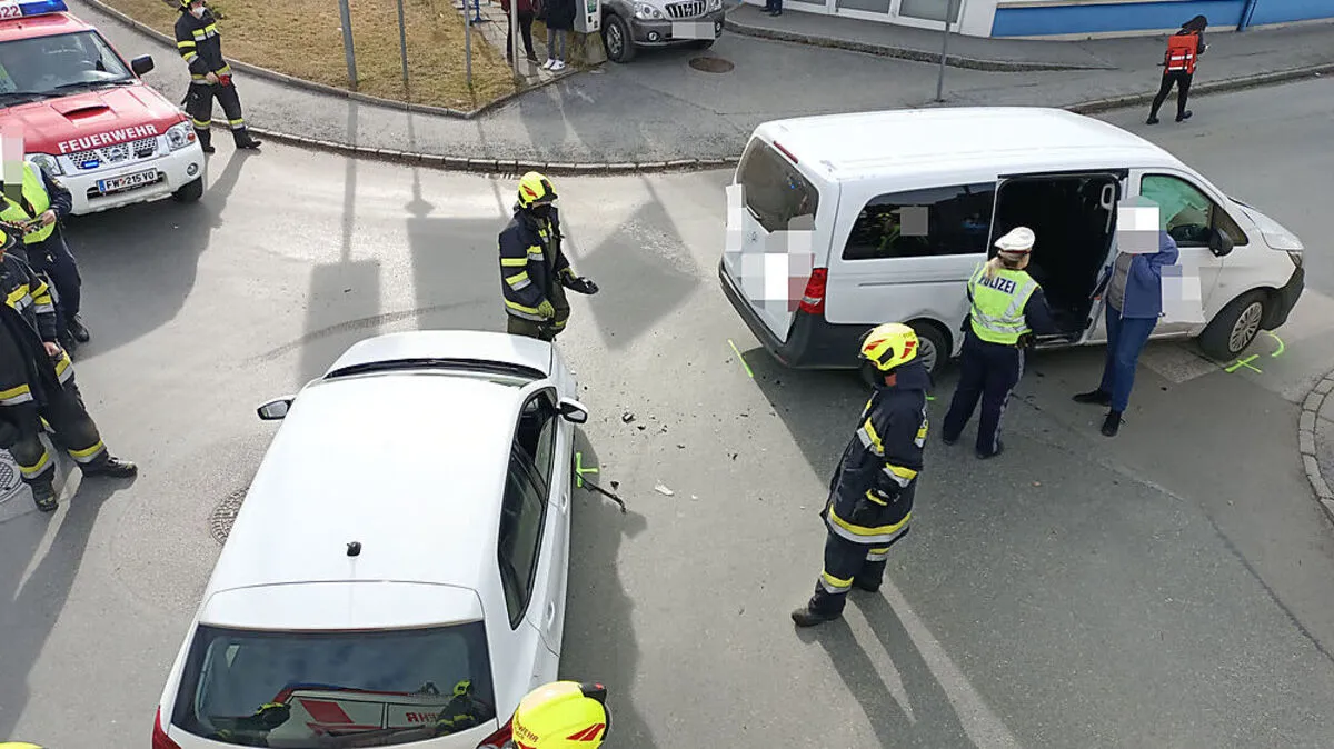 Feuerwehr, Polizei und Rotes Kreuz waren bei dem Unfall in Köflach im Einsatz
